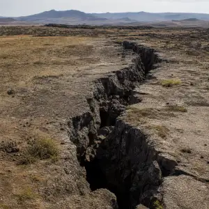 Vědci Potvrdili Aktivní Geologické Procesy Spojené S Budoucím Rozpadem Afriky