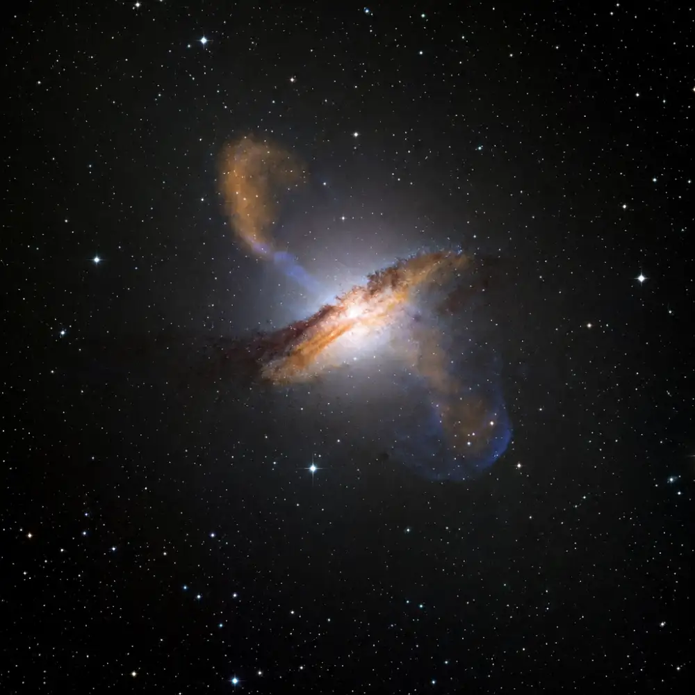 Galaxie Centaurus A: Nejbližší Starburst Galaxie Vhodná Pro Amatéry I Vědce