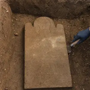 Archeologové Identifikovali Náhrobek Svobodného Černocha Z Bostonu Z Počátku 18. Století
