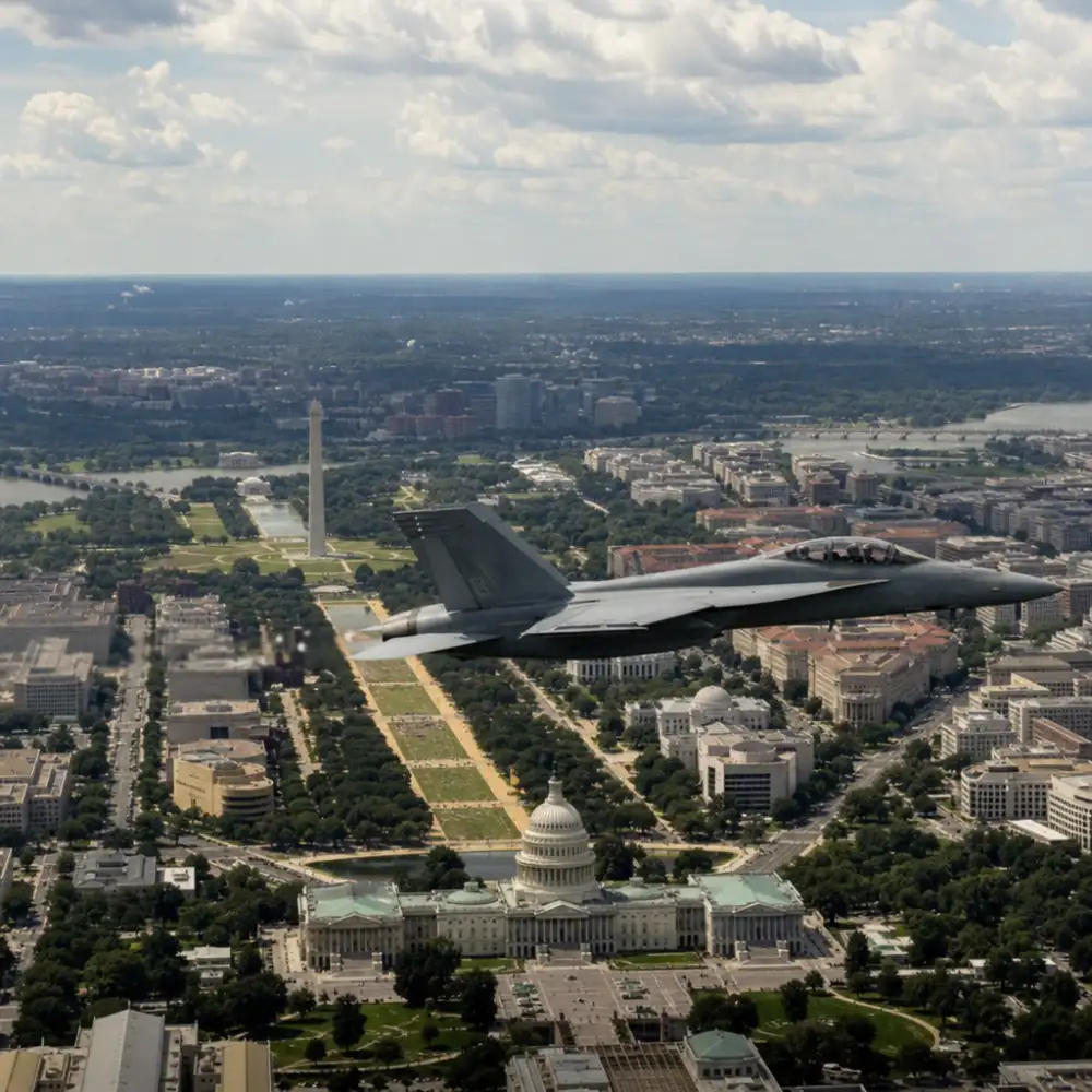 Fotograf Nasa Dokumentoval Přelet F-18 Nad Washingtonem Při Oslavách 250 Let Usa