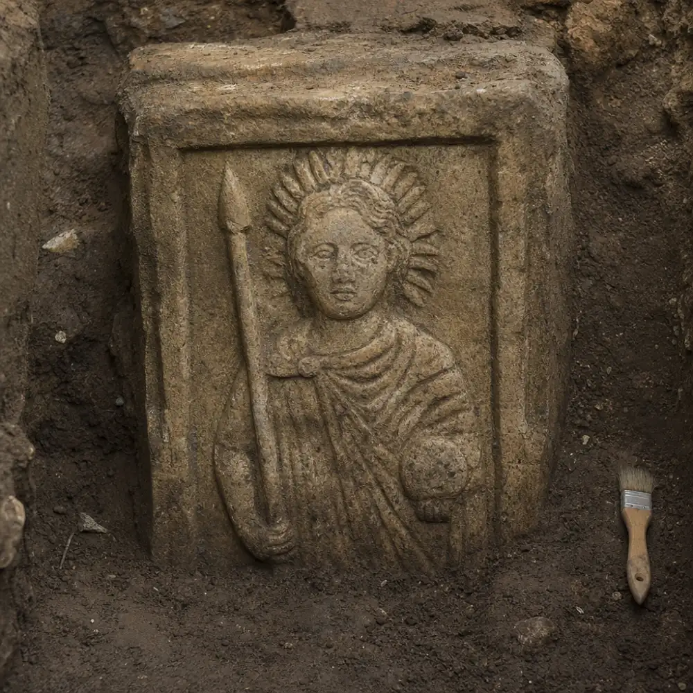 Ve Vindolandě U Hadriánova Valu Archeologové Odkryli Reliéf Ochranného Božstva