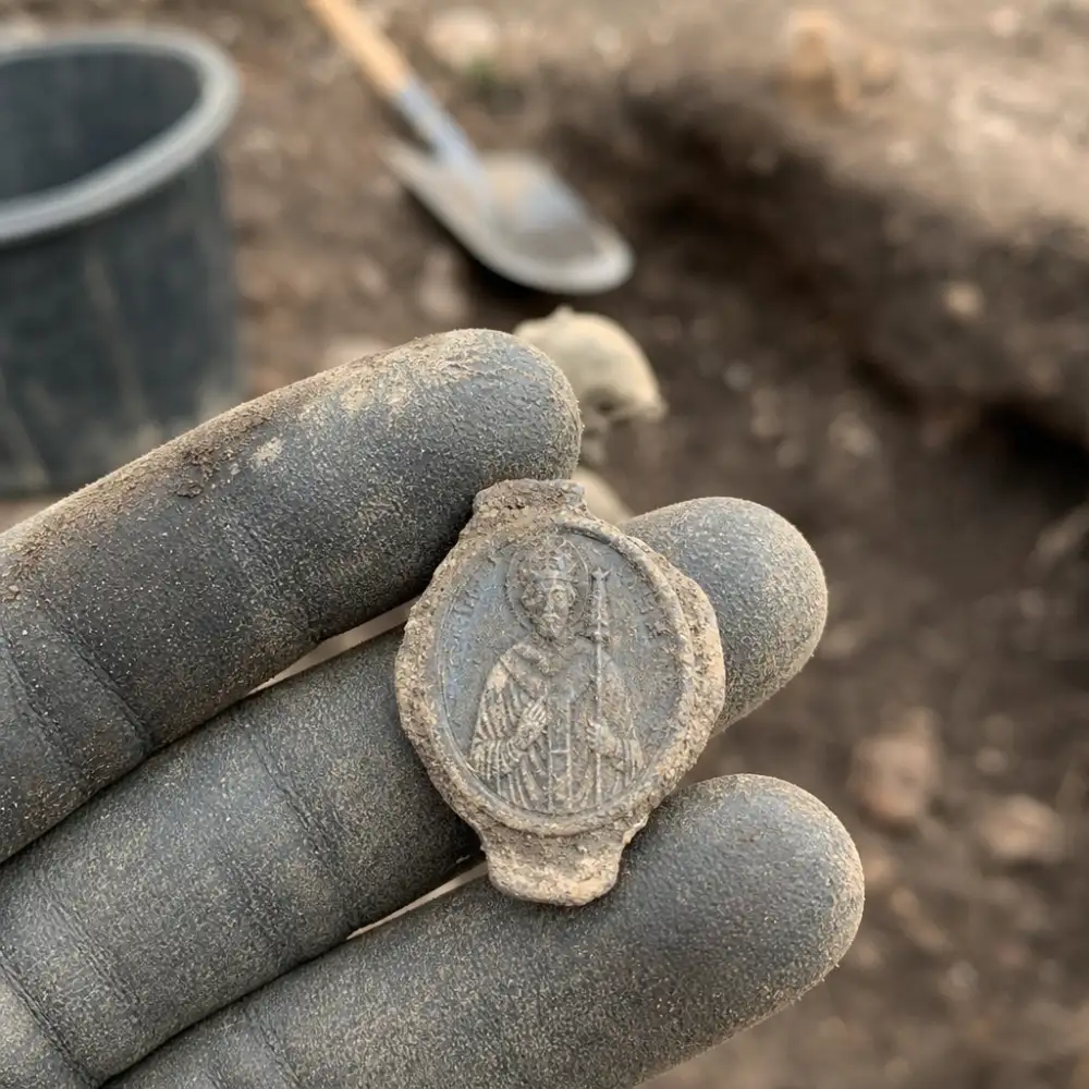 V Estonsku Archeologové Objevili Středověkou Papežskou Olověnou Pečeť