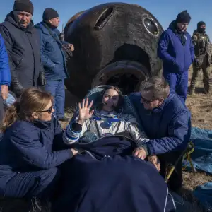 Posádka Sojuzu Se Po 241 Dnech Na Iss Vrátila Na Zemi A Přistála V Kazachstánu