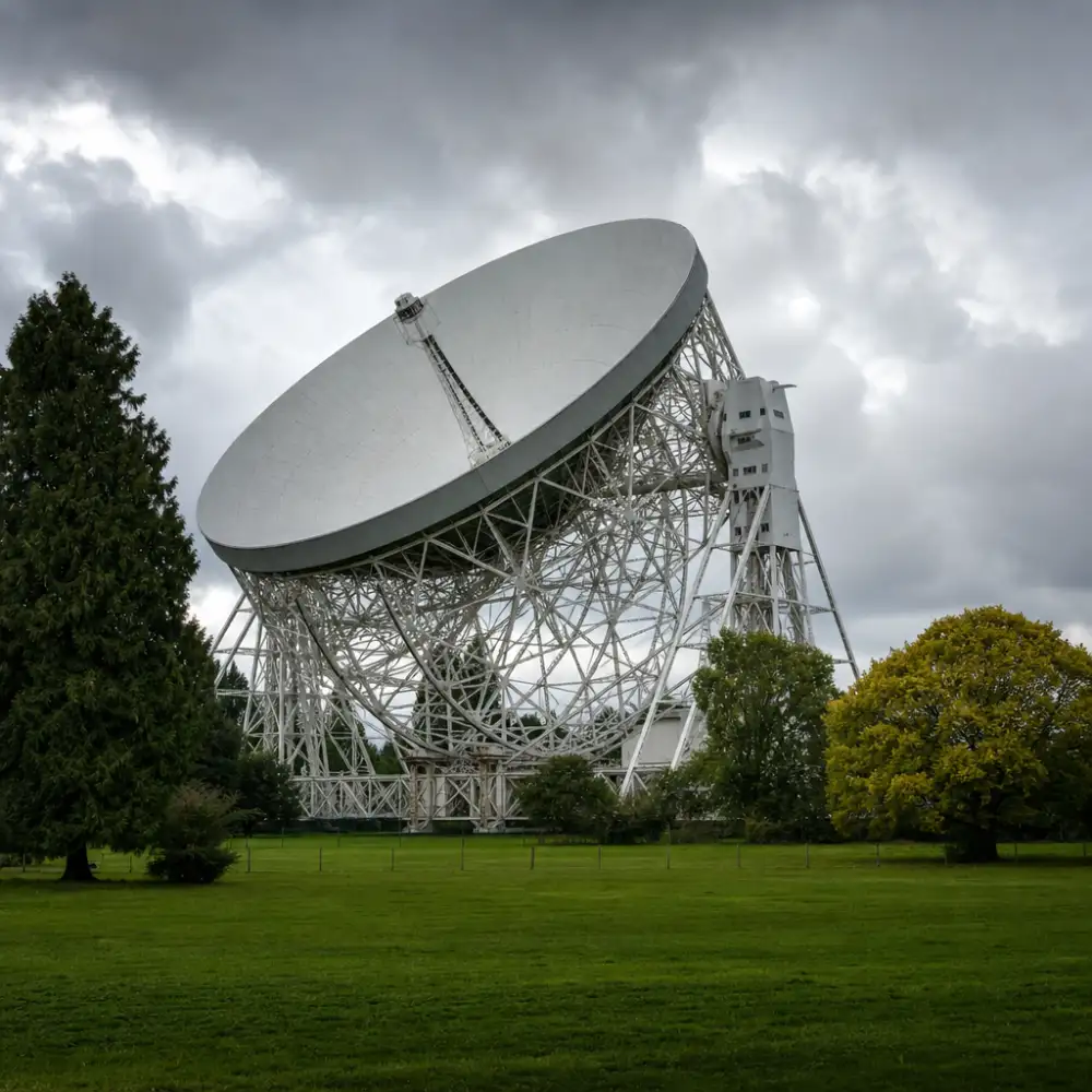 Vědci Varují: Škrty Ve Financování Ohrožují Budoucnost Radioteleskopu Lovell V Jodrell Bank