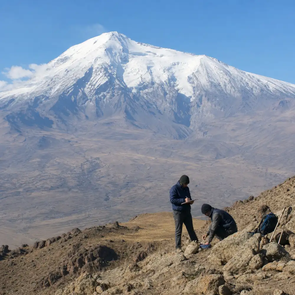 Vědci Poprvé Podrobně Zkoumali Ledovec Na Hoře Ararat Kvůli Klimatické Historii