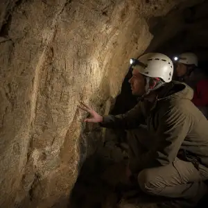 Archeologové Objevili Latinská Graffiti V Podzemní Jeskyni