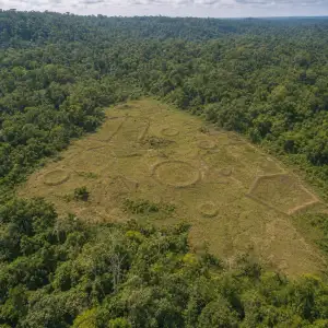 V Amazonském Pralese Objevili Archeologové Stovky Dosud Neznámých Geoglyfů