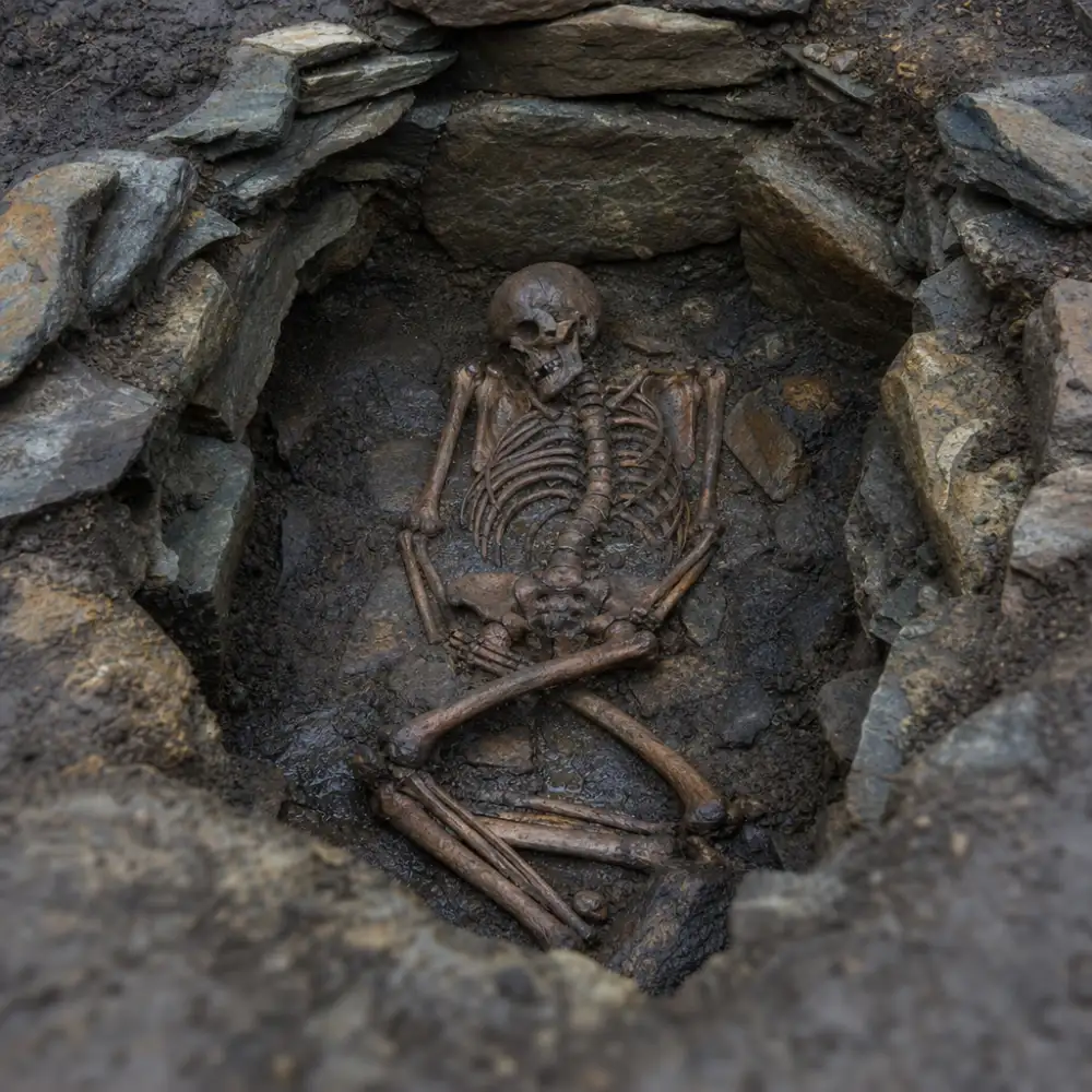 Archeologové Objevili Ve Skotské Vysočině 2000 Let Starou Kostru V Rituální Studni Z Doby Železné