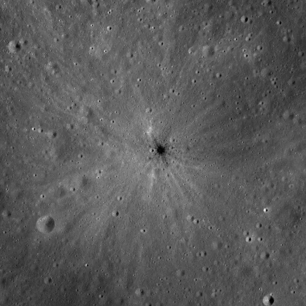 Nasa Sonda Lro Zdokumentovala Kráter Po Dopadu Stupně Rakety Falcon 9 Na Měsíci