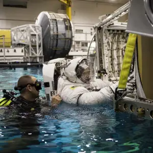 Nasa Přizpůsobuje Výcvik Astronautů V Houstonu Přechodu Od Iss Ke Komerčním Stanicím