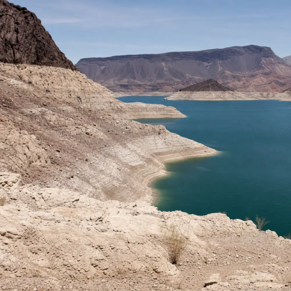 Lake Mead Klesl Na Historické Minimum, Vláda Navrhuje Snížit Přídělů Vody O 1,25 Milionu Akrových Stop