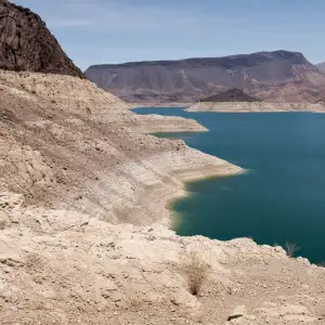 Lake Mead Klesl Na Historické Minimum, Vláda Navrhuje Snížit Přídělů Vody O 1,25 Milionu Akrových Stop