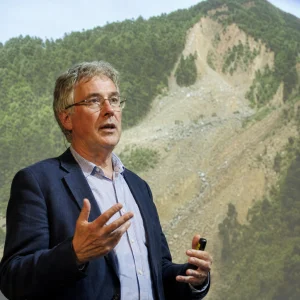 Profesor Dave Petley Přednese Na Ntu Přednášku O Sesuvech Půdy V Měnícím Se Klimatu
