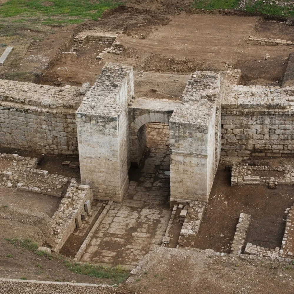 Archeologové V Rumunsku Odhalili Bránu Římské Pevnosti Z Doby Provincie Dacie