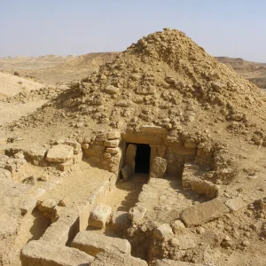 Archeologové Objevili V Egyptské Oáze Dakhleh Neznámou Pyramidovou Hrobku